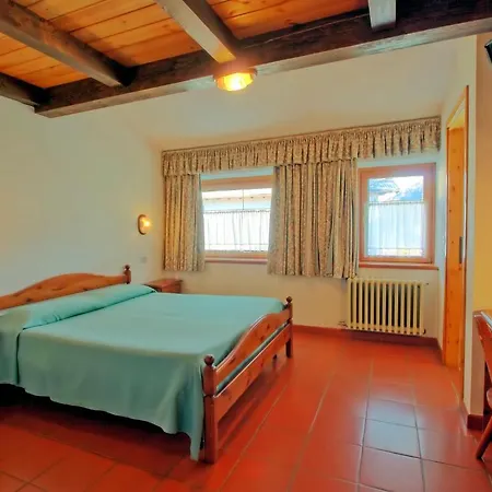 Hotel Des Roses Villeneuve