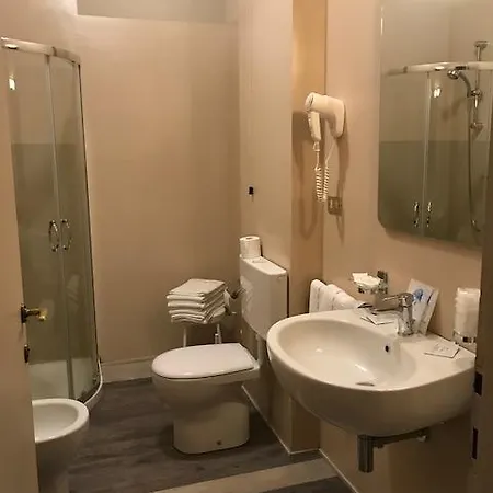 Des Roses Hotel