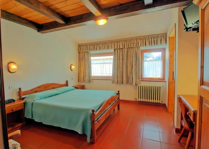 Hotel Des Roses Villeneuve